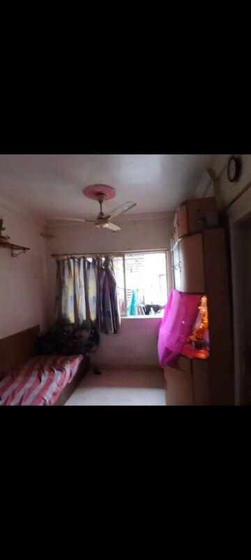 Bedroom in 1 BHK Apartment at Vakola – for Rent