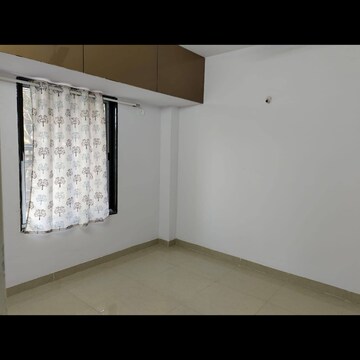 Room in 1 BHK Apartment at Neelkamal CHS Goregaon West, Unnat Nagar – for Rent