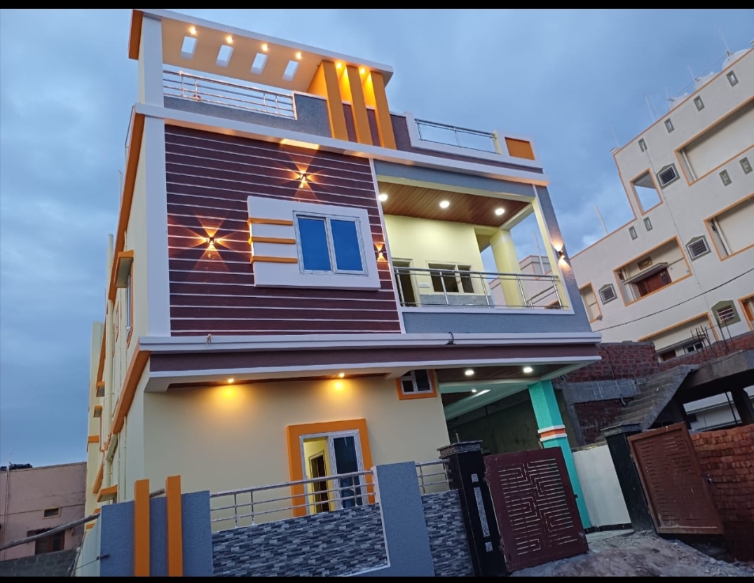 4 BHK + Pooja Room,Servant Room,Study Room,Extra Room Independent House For Sale in R E Satsh Independent Hou