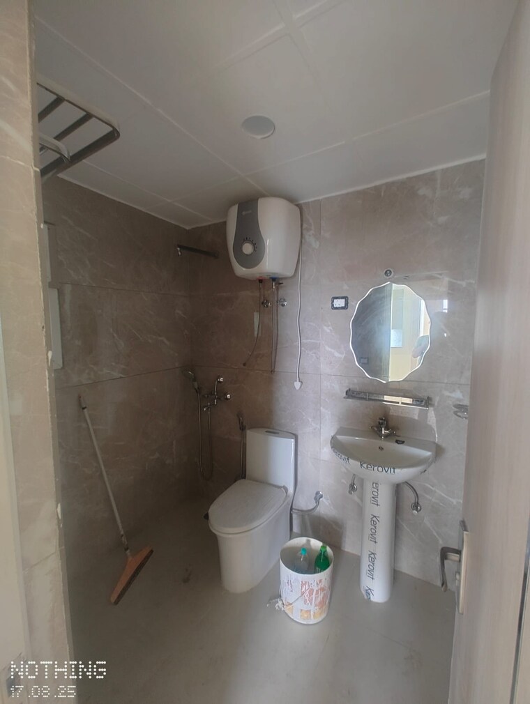 Bathroom, mahagun-mosaic 3 Bedroom 1400 Sq.Ft. Apartment In Vaishali Sector 4 Ghaziabad 9243577