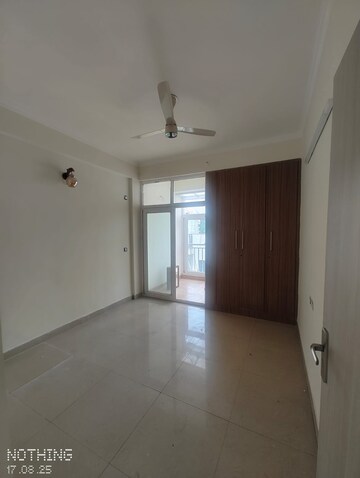 Room in 3 BHK Apartment at Mahagun Mosaic, Vaishali Sector 4 – for Rent