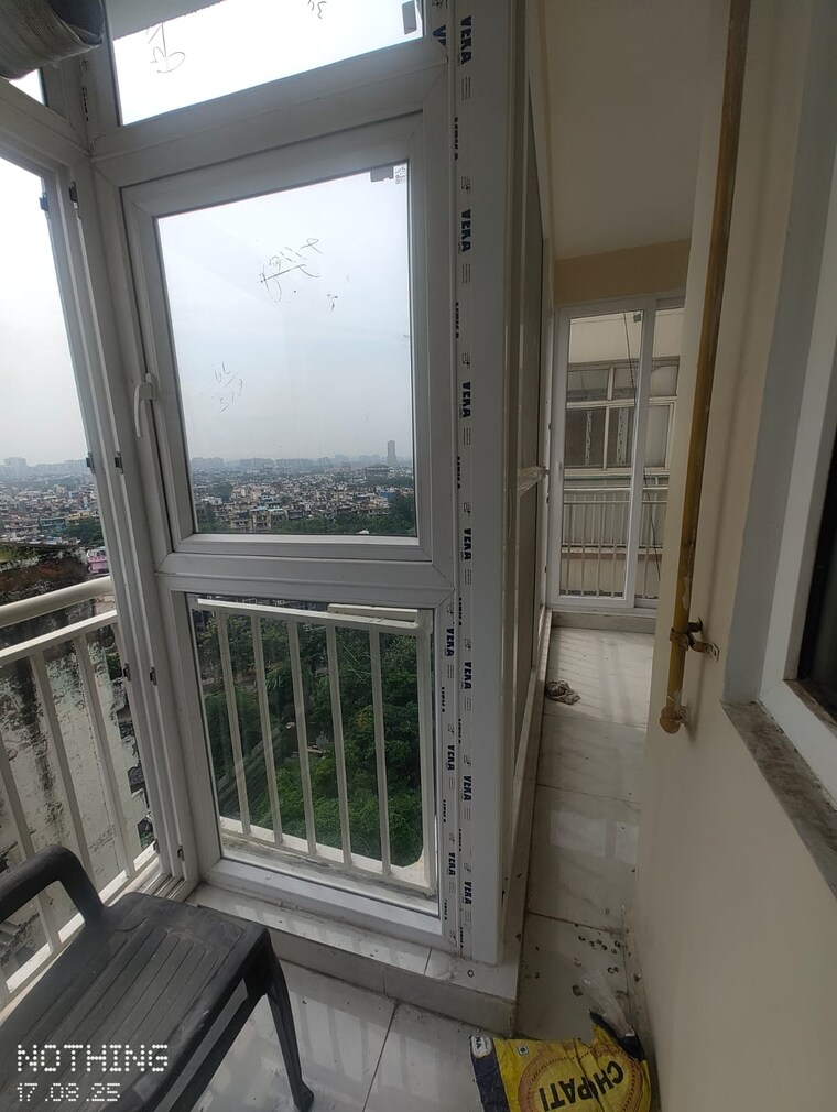 Balcony, mahagun-mosaic 3 Bedroom 1400 Sq.Ft. Apartment In Vaishali Sector 4 Ghaziabad 9243577