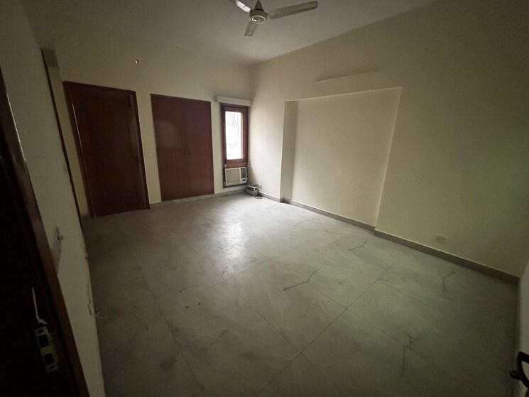 Room, greater kailash i 4 Bedroom 2500 Sq.Ft. Builder Floor In Greater Kailash I Delhi 9243585