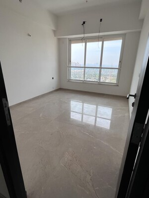 Room in 3 BHK Apartment at Kalpataru Solitaire, Juhu – for Rent
