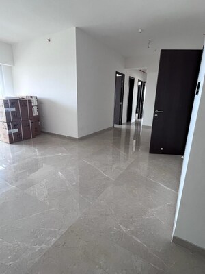 Room in 3 BHK Apartment at Kalpataru Solitaire, Juhu – for Rent