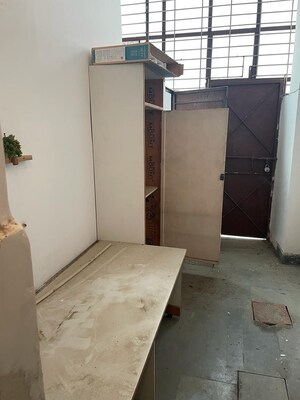 Room in 2 BHK Builder Floor at Defence Colony – for Rent