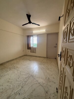 Room in 2 BHK Apartment at Rose Apartment Juhu, Juhu – for Rent