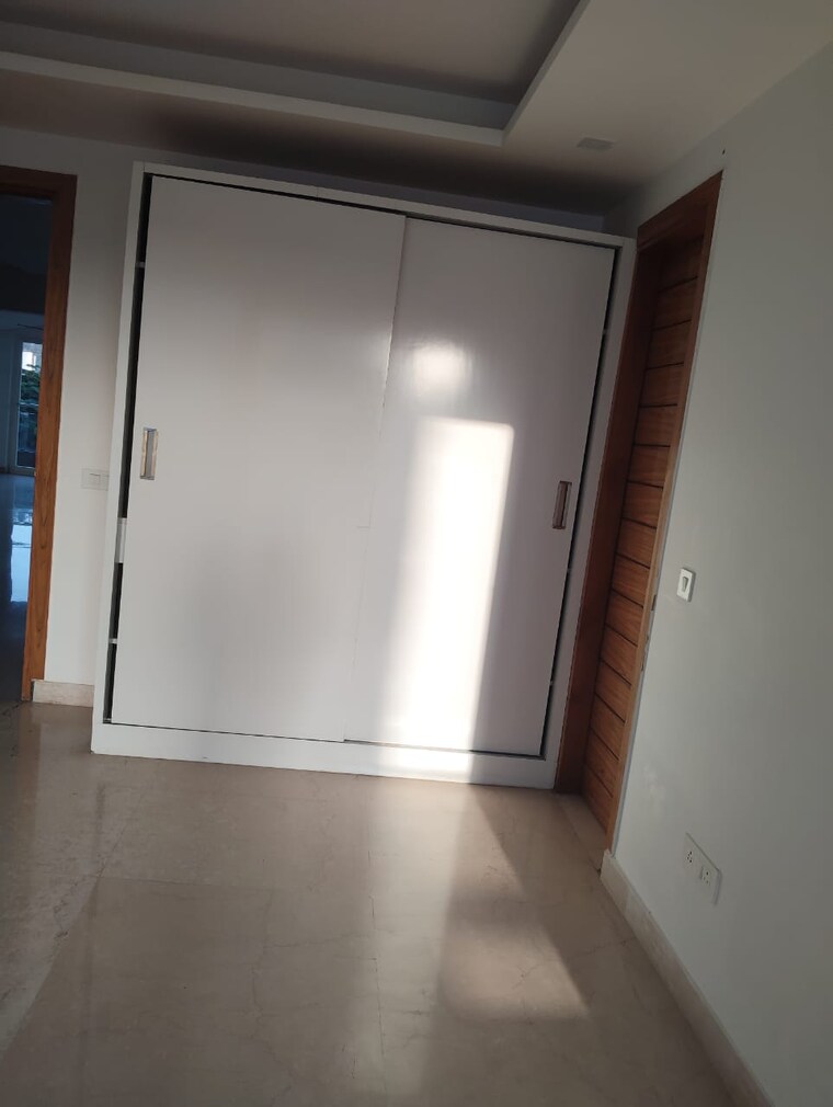 Room, nirvana-courtyard 4 Bedroom 300 Sq.Yd. Builder Floor In Sector 50 Gurgaon 9243613