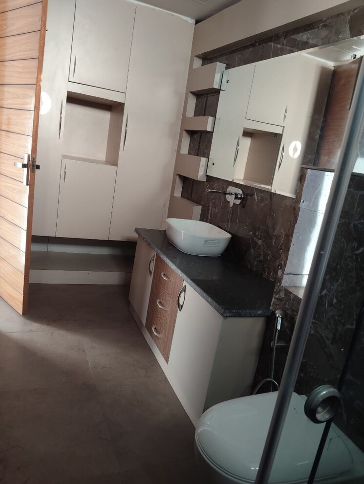 Bathroom, nirvana-courtyard 4 Bedroom 300 Sq.Yd. Builder Floor In Sector 50 Gurgaon 9243613