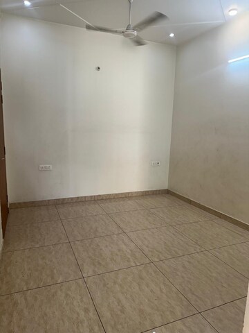Room in 2 BHK Builder Floor at Chandigarh Road – for Rent