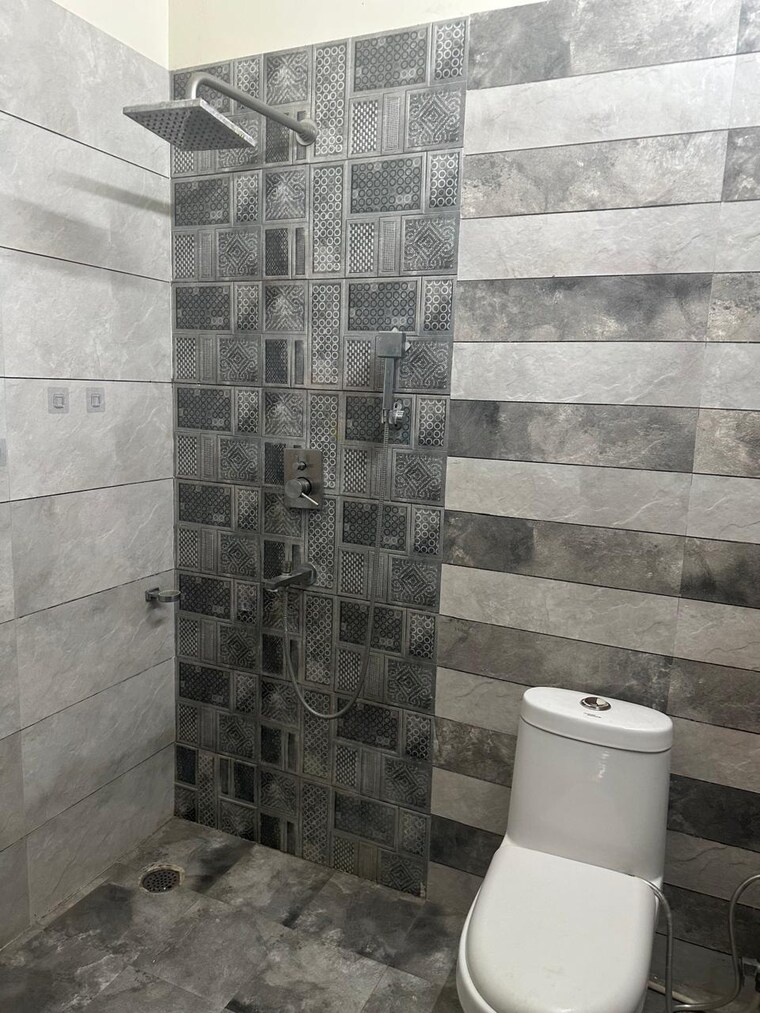 Bathroom, chandigarh road 2 Bedroom 1350 Sq.Ft. Builder Floor In Chandigarh Road Ludhiana 9243631