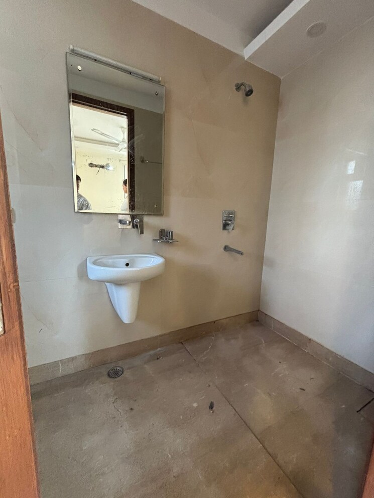 Bathroom, malviya nagar 2 Bedroom 1000 Sq.Ft. Builder Floor In Malviya Nagar Delhi 9243650