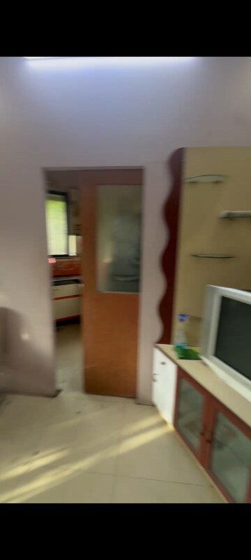 Furnished Amenities in 2 BHK Apartment at Sion – for Rent