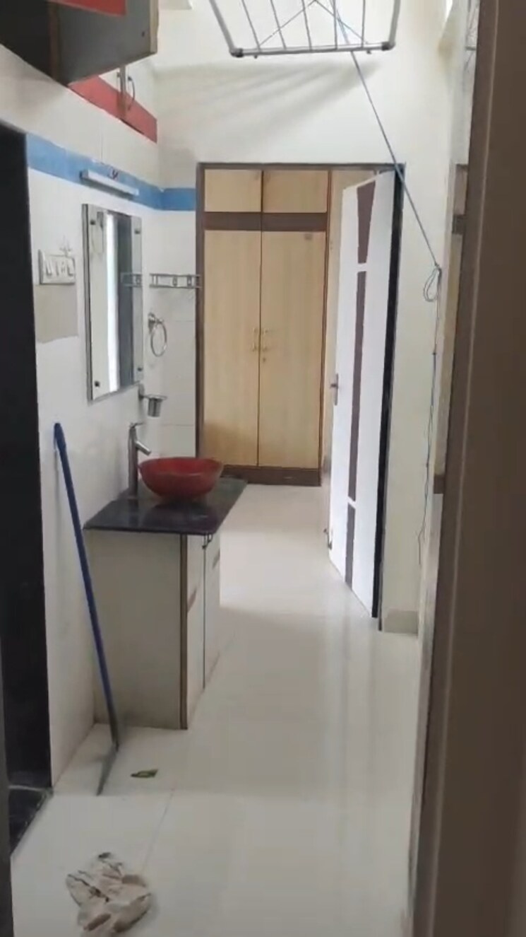 Bathroom, jayant-apartments 1 Bedroom 500 Sq.Ft. Apartment In Prabhadevi Mumbai 9243699