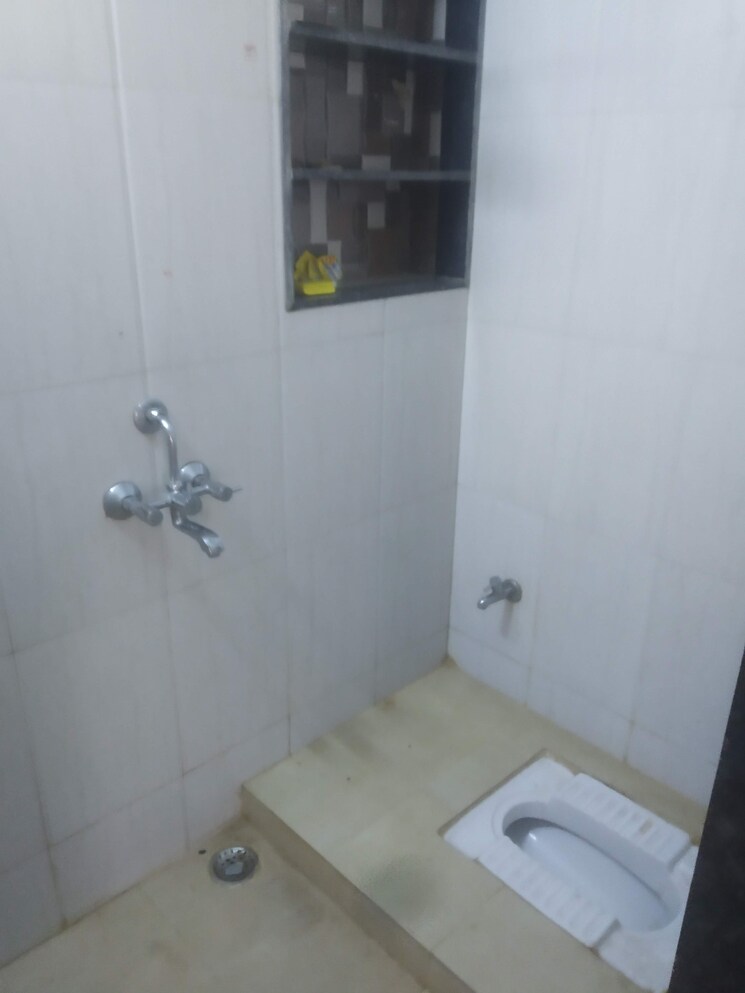 Bathroom, guru-ambar 2 Bedroom 900 Sq.Ft. Apartment In Ulwe Navi Mumbai 9243704
