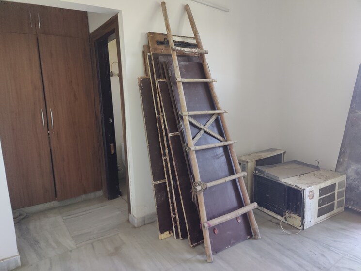 Room, green fields colony 3 Bedroom 1300 Sq.Ft. Builder Floor In Green Fields Colony Faridabad 9243719