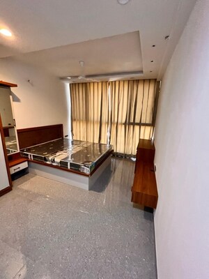 Room in 2 BHK Apartment at Vascon Forest Edge, Kharadi – for Rent