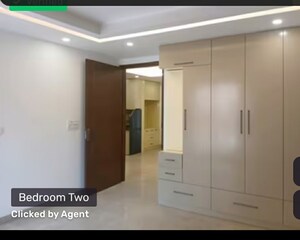 Room in 2.5 BHK Builder Floor at Kirti Nagar – for Rent