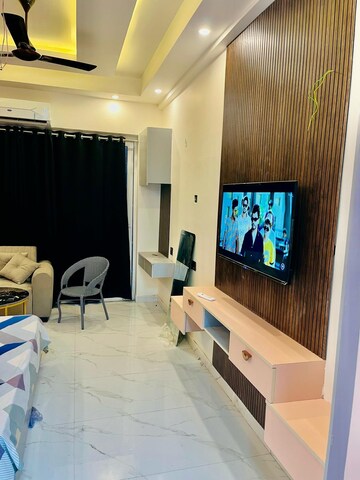 Team Area in Studio Apartment at Gaur City Center, Sector 4 Greater Noida – for Rent