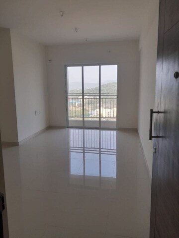 Room in 2.5 BHK Apartment at Wadhwa TW Gardens, Kandivali East – for Sale