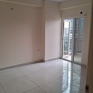 Room in 2 BHK Apartment at Amrapali Golf Homes, Sector 4 Greater Noida – for Rent