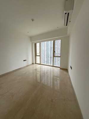 Room in 3 BHK Apartment at Lodha The Park, Worli – for Rent