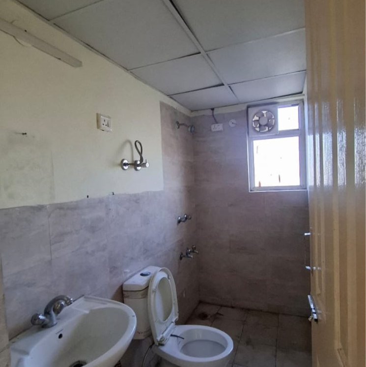 Bathroom, wave-dream-homes 3 Bedroom 1100 Sq.Ft. Apartment In Ram Nagar Ghaziabad 9243913