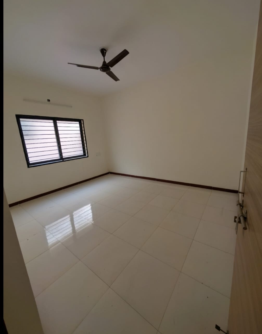 4 BHK + Pooja Room Apartment For Sale in Le Jardin Fully Renovate