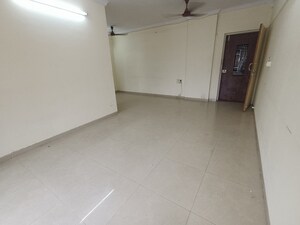Room in 2 BHK Apartment at Goyal Green Woods, Andheri East – for Rent