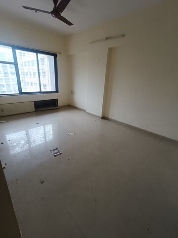 Room in 2 BHK Apartment at Goyal Green Woods, Andheri East – for Rent