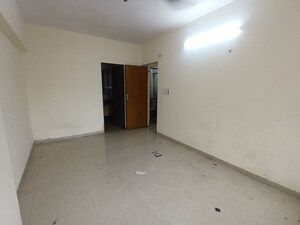Room in 2 BHK Apartment at Goyal Green Woods, Andheri East – for Rent