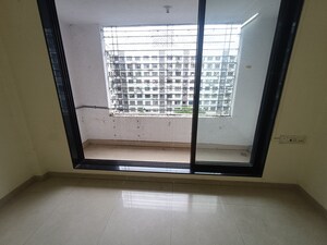 Room in 2 BHK Apartment at Goyal Green Woods, Andheri East – for Rent