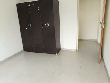 Room in 2 BHK Apartment at Goyal Green Woods, Andheri East – for Rent