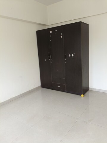 Room in 2 BHK Apartment at Goyal Green Woods, Andheri East – for Rent
