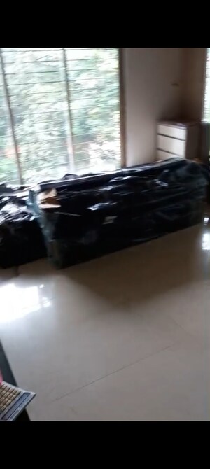 Parking in 3 BHK Apartment at Bindra Complex, Andheri East – for Rent