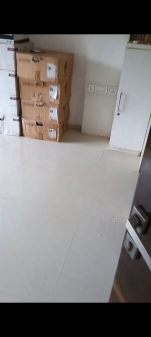 Furnished Amenities in 3 BHK Apartment at Bindra Complex, Andheri East – for Rent