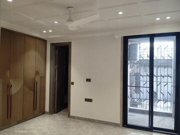 Room in 3 BHK Builder Floor at Sarvapriya Vihar – for Rent