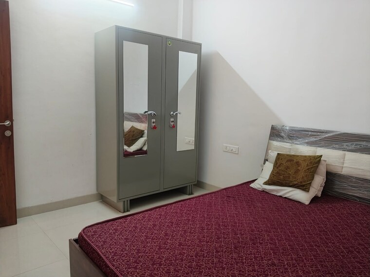 Room, koregaon park 1 Bedroom 550 Sq.Ft. Apartment In Koregaon Park Pune 9243960