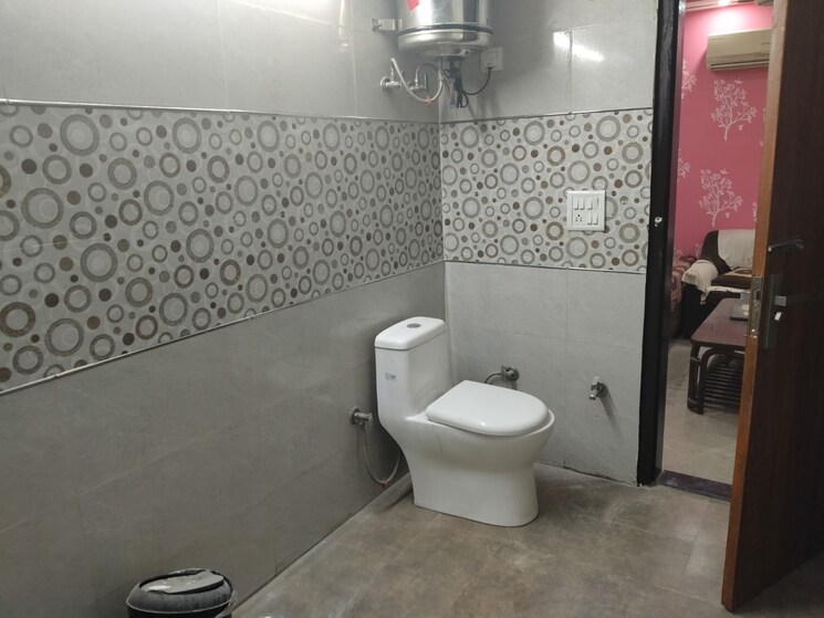Bathroom, govindpuri 2 Bedroom 590 Sq.Ft. Builder Floor In Govindpuri Delhi 9243991