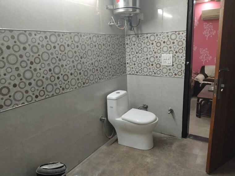 Bathroom, govindpuri 2 Bedroom 590 Sq.Ft. Builder Floor In Govindpuri Delhi 9243991