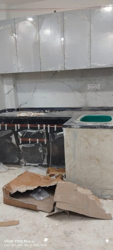 Team Area in 3 BHK Builder Floor at Govindpuri – for Rent
