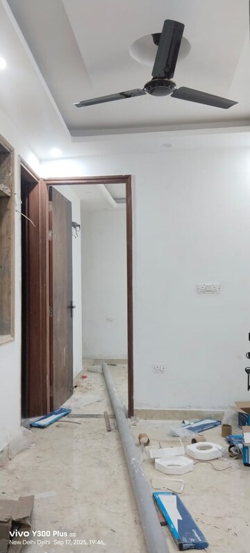 Building Lobby in 3 BHK Builder Floor at Govindpuri – for Rent