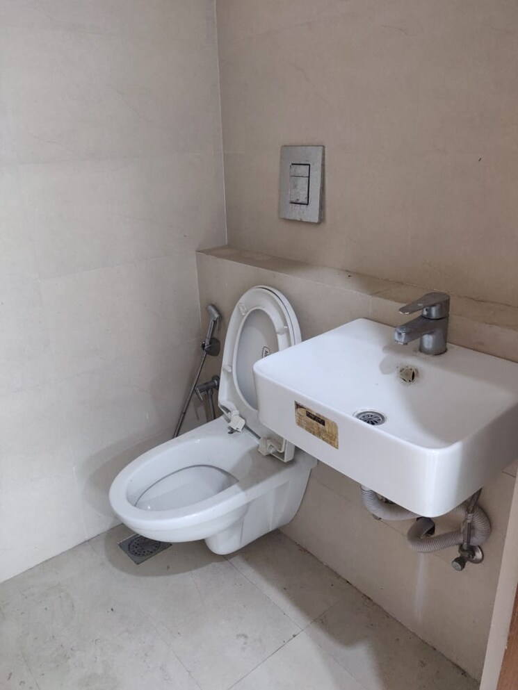 Bathroom, godrej-prime 2 Bedroom 690 Sq.Ft. Apartment In Chembur Mumbai 9244016