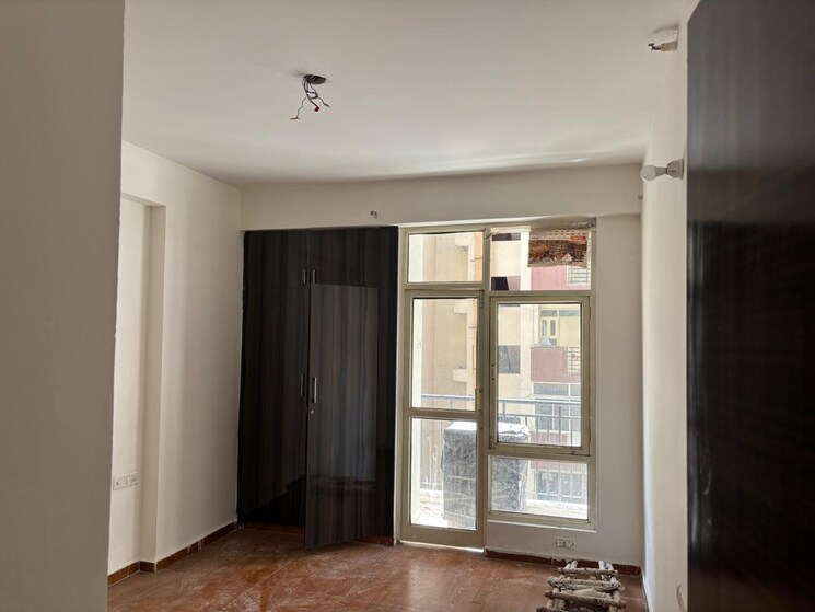 Room, sector 55 6+ Bedroom 375 Sq.Mt. Independent House In Sector 55 Noida 9244039