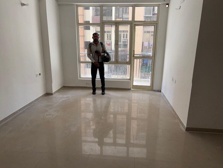 Room, sector 55 6+ Bedroom 375 Sq.Mt. Independent House In Sector 55 Noida 9244039