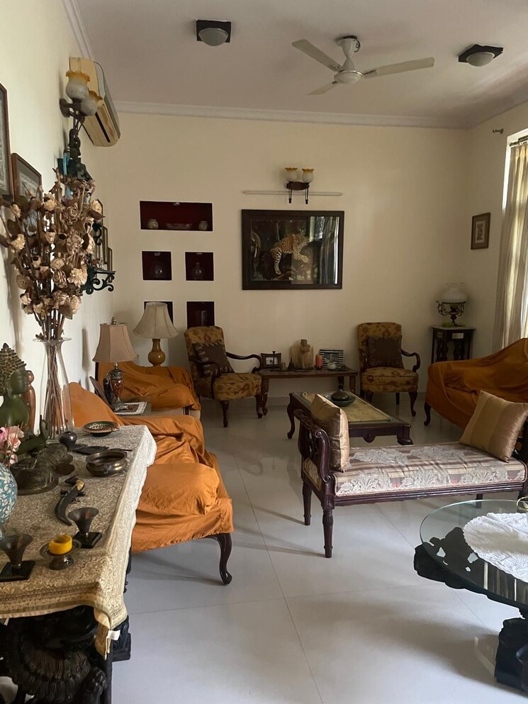 Living Room, sector 55 6+ Bedroom 375 Sq.Mt. Independent House In Sector 55 Noida 9244039