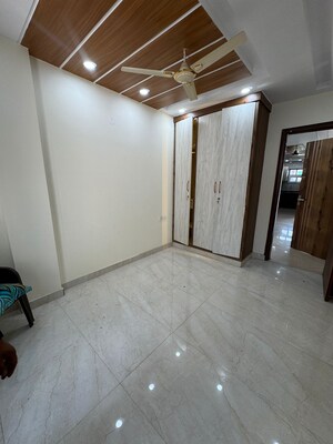 Room in 2 BHK Apartment at Jahaz Apartments, Paschim Vihar – for Rent