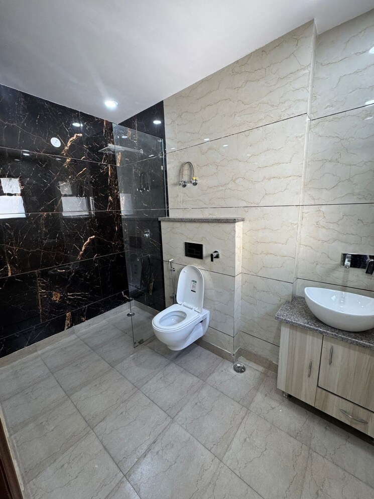 Attached Bathroom, jahaz-apartments 2 Bedroom 950 Sq.Ft. Apartment In Paschim Vihar Delhi 9244050