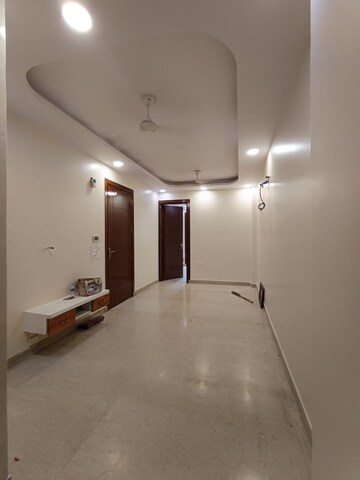 Room in 2.5 BHK Apartment at Navbharat Apartments, Paschim Vihar – for Rent