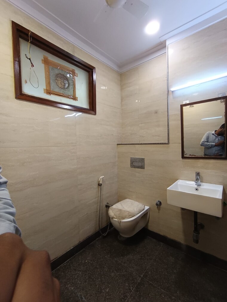 Bathroom, navbharat-apartments 2.5 Bedroom 1000 Sq.Ft. Apartment In Paschim Vihar Delhi 9244053